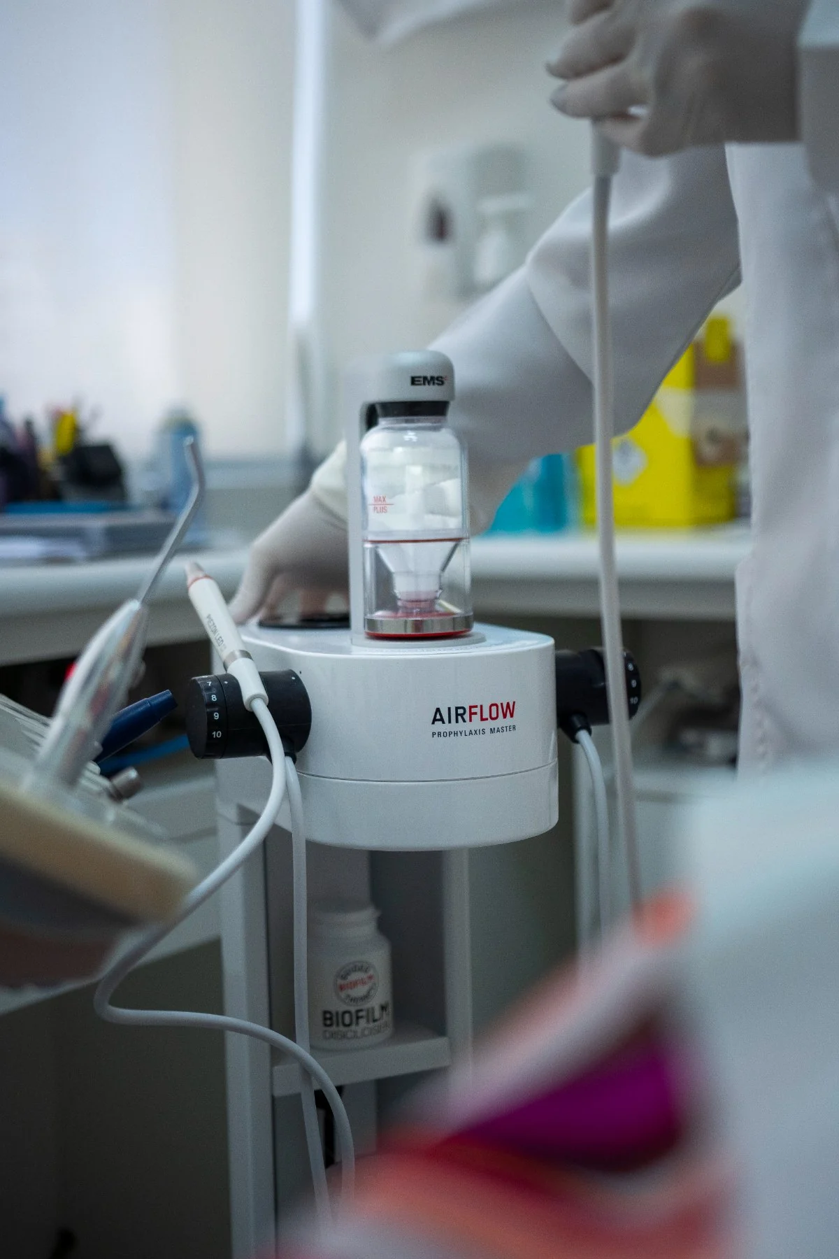 Equipamento EMS AIRFLOW Prophylaxis Master preparado para a profilaxia